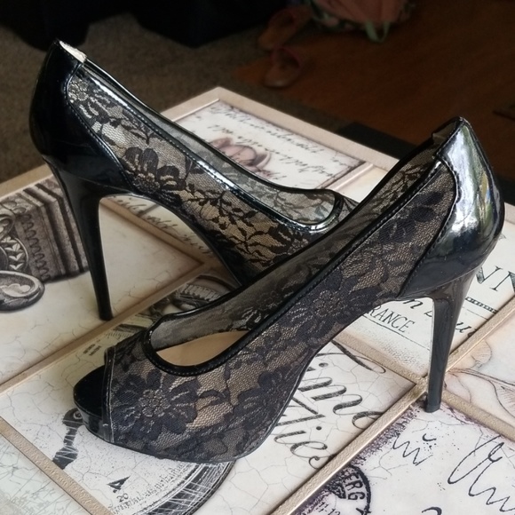 Guess Shoes - WONDERFUL* Guess Lace Heels